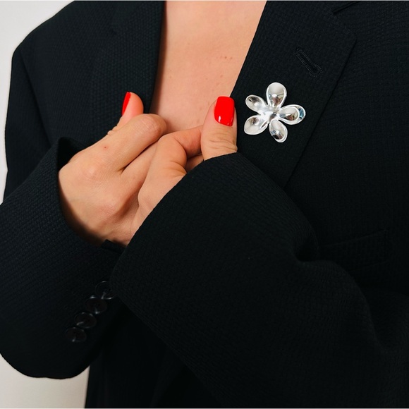 Flower Metal Brooch Silver Color Waterproof Plated - Picture 2 of 6